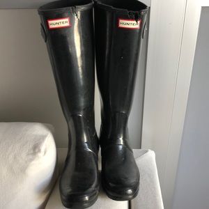 Hunter tall women’s black gloss boots